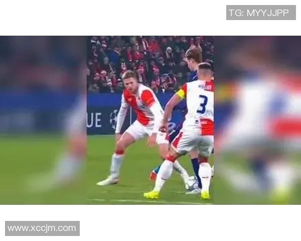 车轮与足球的激情碰撞在绿茵场上演绎速度与技巧的完美结合